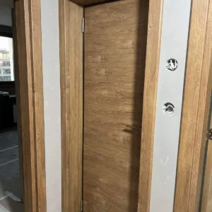 Комбинирана врата за баня Хинт меше